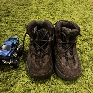 Yeezy desert boots toddler 7k 7c